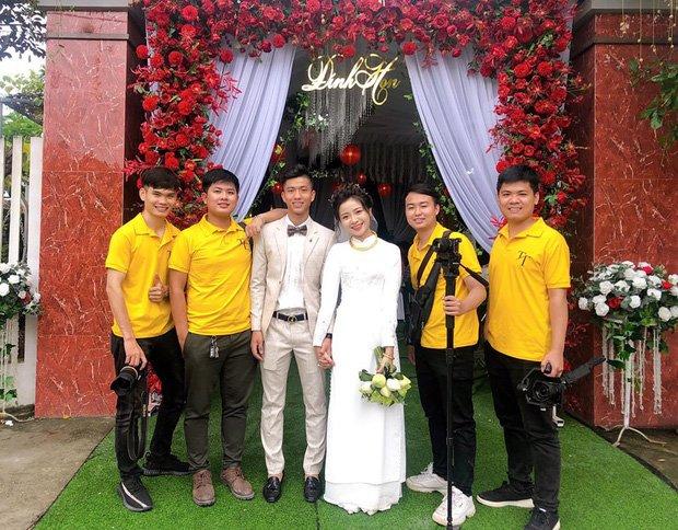Đám cưới cầu thủ Phan Văn Đức: Vợ hot girl chẳng có gì ngoài vàng đeo khắp người-4