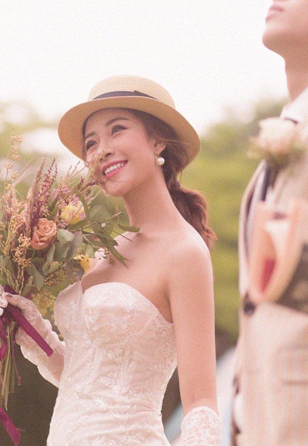 Đám cưới cầu thủ Phan Văn Đức: Vợ hot girl chẳng có gì ngoài vàng đeo khắp người-5