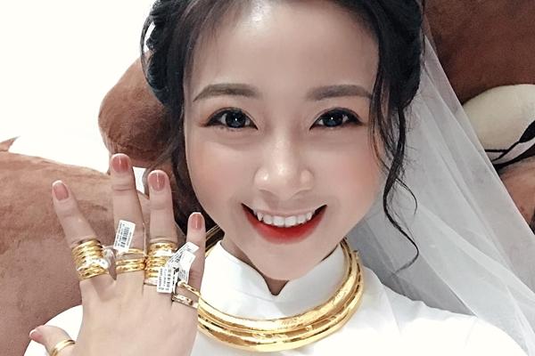 Phan Văn Đức đặt váy cưới trị giá tiền tỷ cho Nhật Linh nhưng lại khiến cô dâu khó khăn đi lại-11