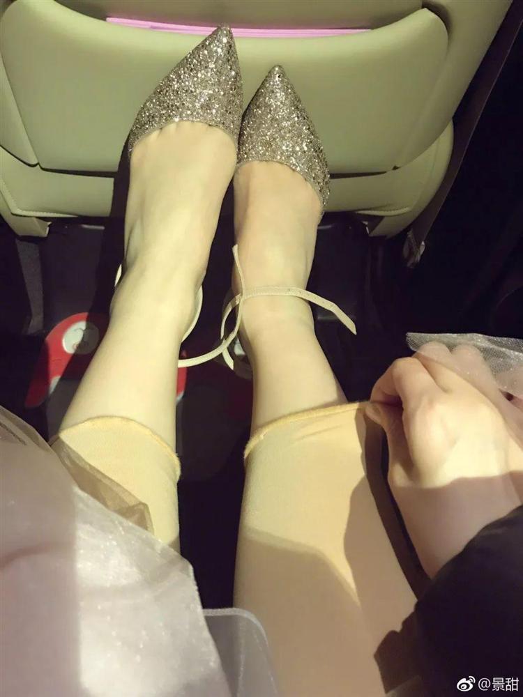 Mỹ nhân Hoa ngữ đi thảm đỏ giữa tiết trời âm độ: Người bật khóc vì rét, kẻ ngất xỉu thương tâm-7