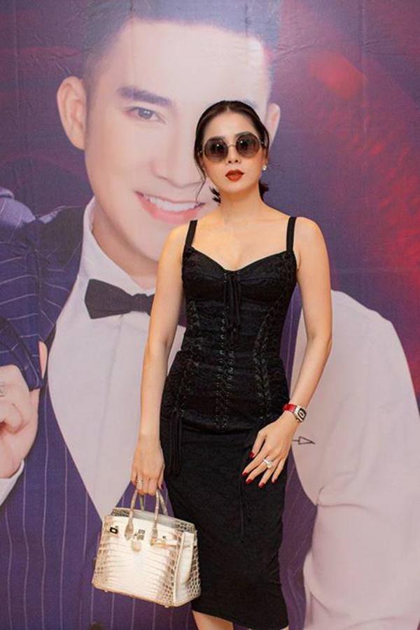 Toát mồ hôi vì đồ hiệu đắt đỏ của sao Việt: Ngọc Trinh 3 tỷ cũng chưa bằng chiếc túi cầm tay của Lệ Quyên-4