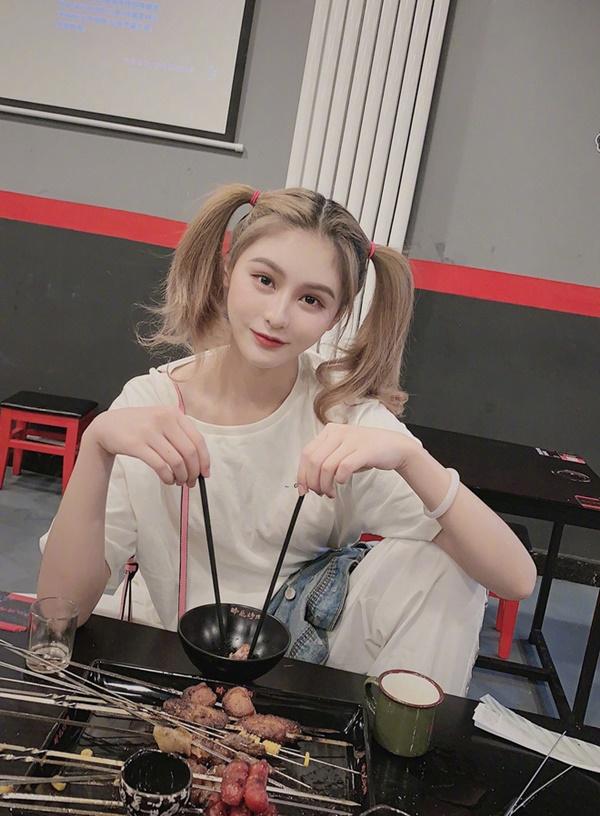 Hot girl 2,5 triệu follow lộ ảnh chưa qua photoshop: Toang thật rồi, biến hình level 100 thế này thì ai chấp nhận nổi?-3