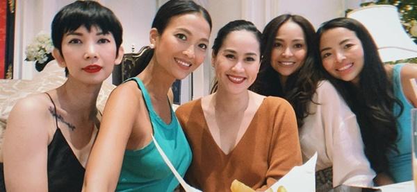 Xuân Lan đăng ảnh chụp cùng Thân Thúy Hà và dàn siêu mẫu đời đầu-1