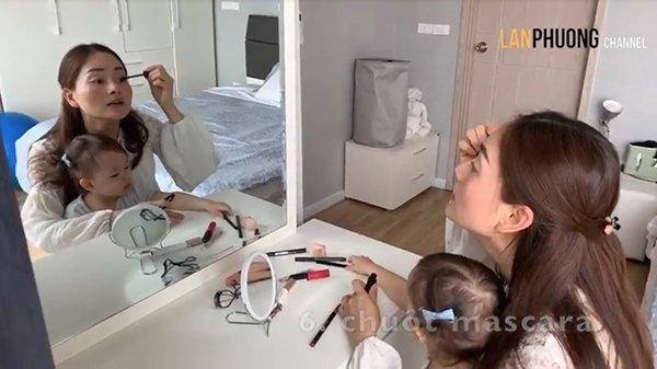 Phục sát đất sự khéo léo của Lan Phương, vừa chăm con vừa make up cực tài tình-8