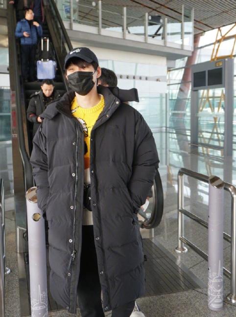 Phi công trẻ Ngụy Đại Huân bị chỉ trích thậm tệ vì cố tình khoe chuyện tình cảm với Dương Mịch-3