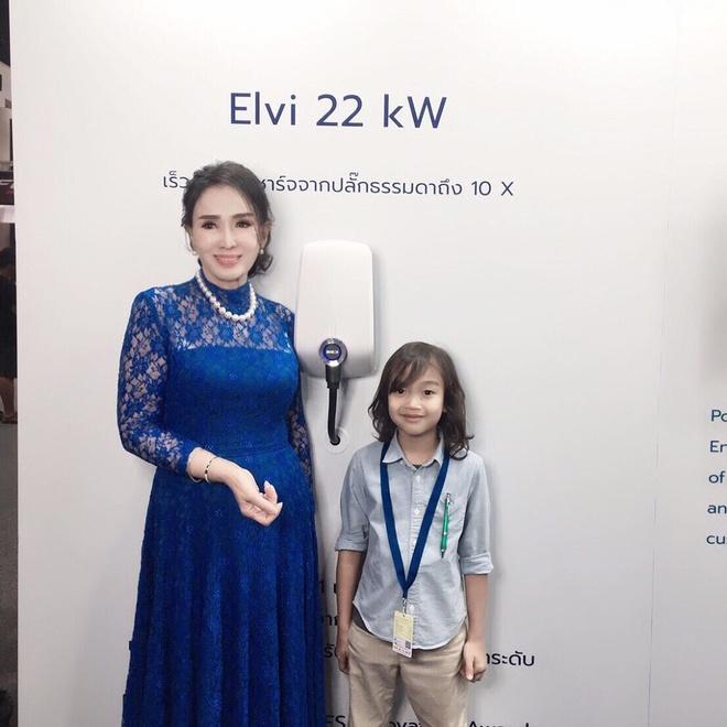 Vẻ ngoài trẻ trung của Hoa hậu Hoàn vũ 72 tuổi-11