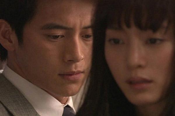 Chuẩn bị quà bất ngờ cho bạn trai, vừa cởi áo ra anh lao vào tát tím mặt-3