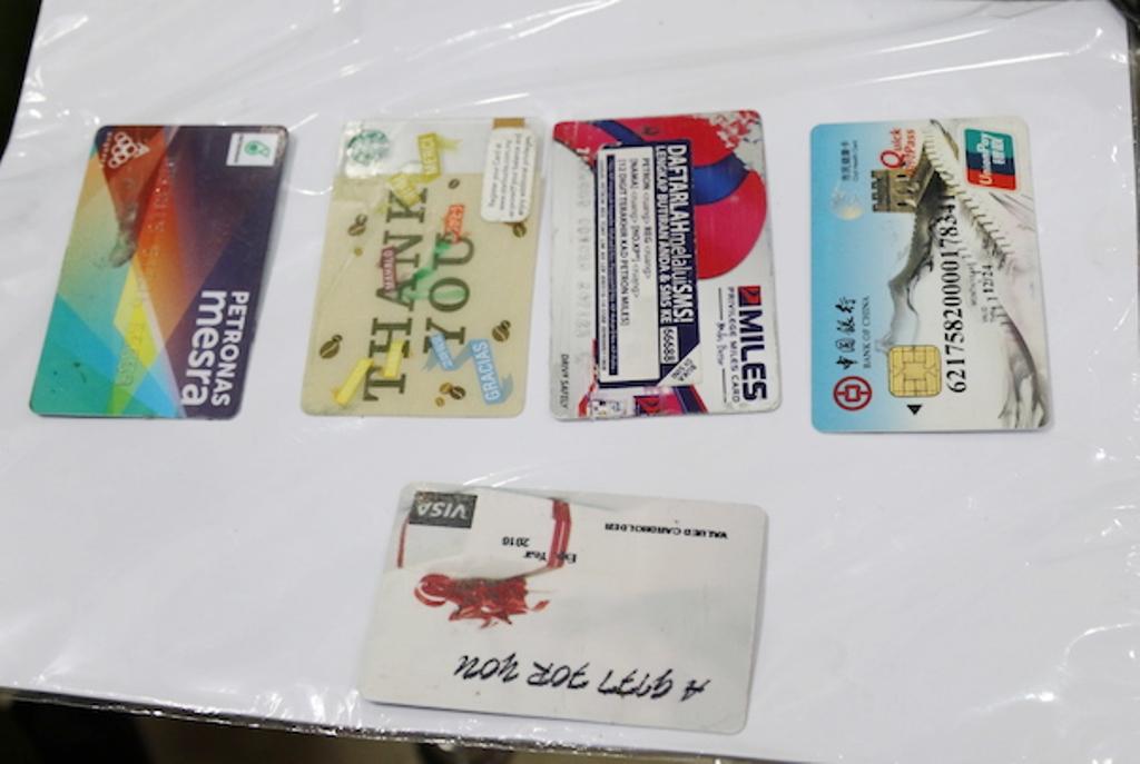 Thủ đoạn rút trộm tiền tỷ ở các trụ ATM của nhóm tội phạm xuyên quốc gia-3