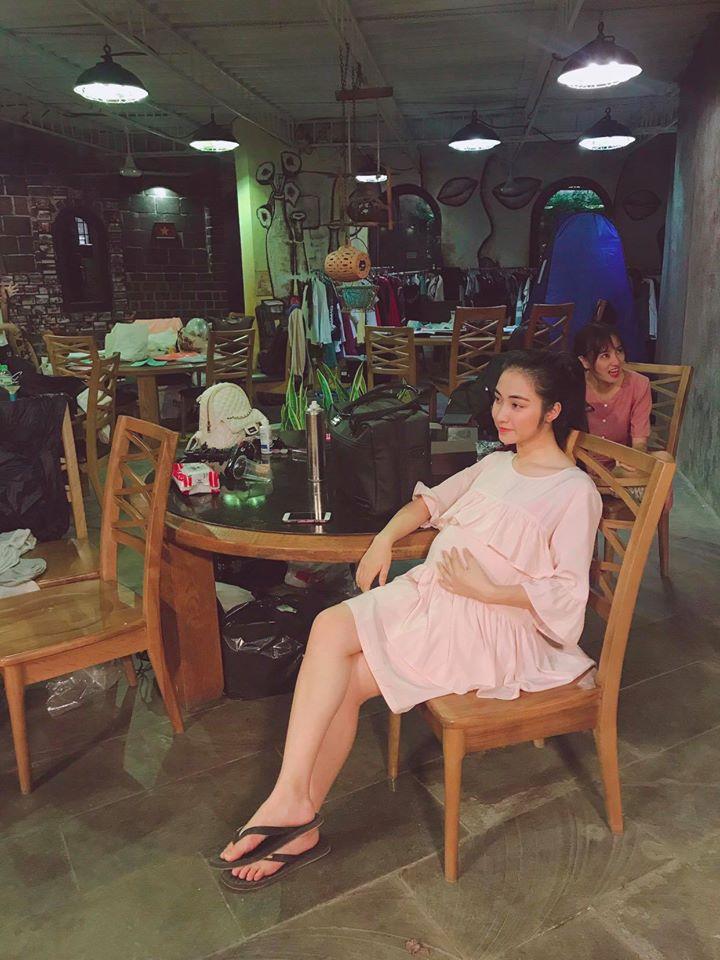 Lộ ảnh Hòa Minzy bụng bầu, chứng cớ dân mạng đưa ra càng có thêm cơ sở nữ ca sĩ đã sinh con-1