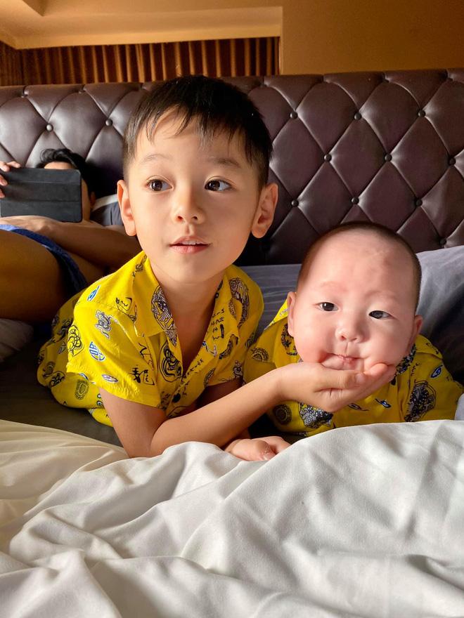 Điểm danh những gương mặt nhóc tỳ hot nhất showbiz Việt năm 2019-12