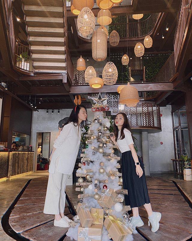 Tìm ra chiếc áo giấu bụng bầu quốc dân, Nhã Phương, Đàm Thu Trang, Hoàng Oanh đều diện-1