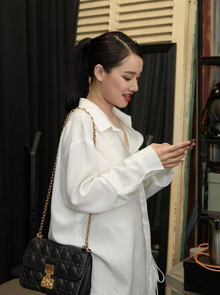 Tìm ra chiếc áo giấu bụng bầu quốc dân, Nhã Phương, Đàm Thu Trang, Hoàng Oanh đều diện-5