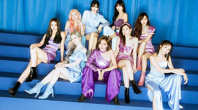 TWICE: TWICE là nhóm nhạc đa quốc tịch gồm 9 thành viên đến từ Hàn Quốc, Đài Loan và Nhật Bản. Đây là nhóm nhạc nữ bán được nhiều album nhất trong lịch sử khi doanh số đĩa cứng vượt mốc 7 triệu bản. TWICE cũng giành tới 97 chiếc cúp trên các show âm nhạc, thắng 12 giải Daesang và hứa hẹn còn gặt hái nhiều thành công vang dội trong tương lai.