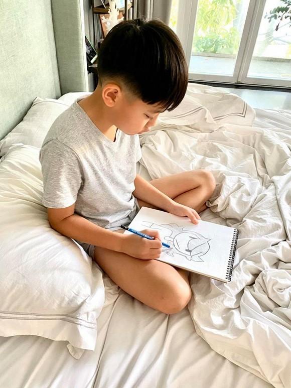 Bất ngờ trước hình ảnh Hà Hồ do chính tay con trai vẽ tặng mẹ-1