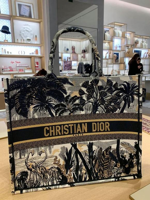 Sướng như Dương Triệu Vũ khi được người yêu tặng quà giáng sinh cả trăm triệu lại còn ép phải nhận-3