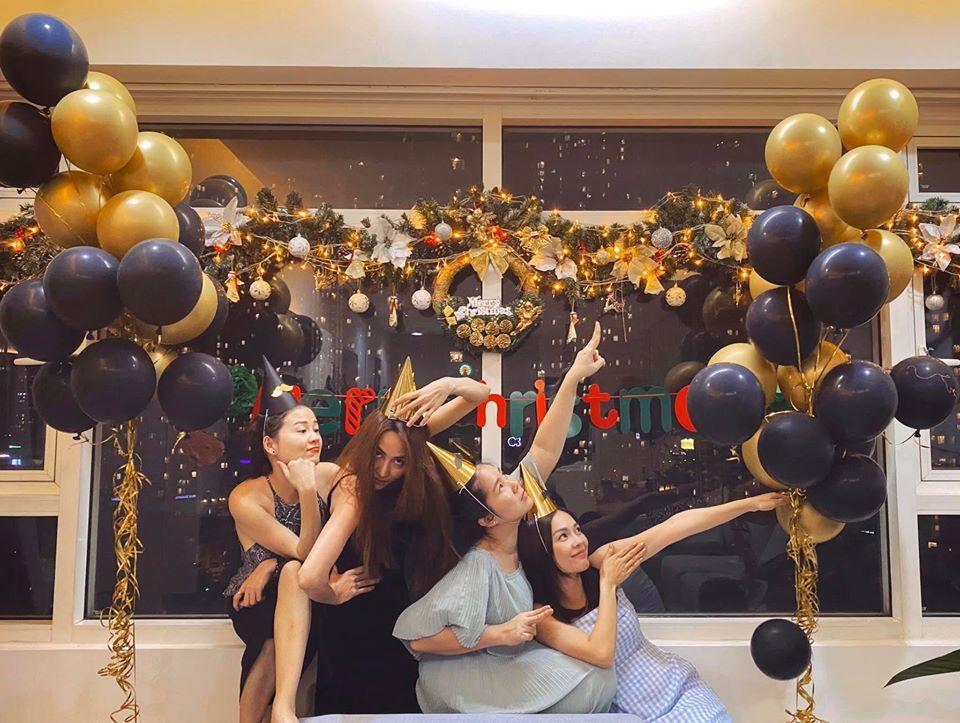 Sao Việt rộn ràng đón Giáng sinh bằng hàng ngàn khoảnh khắc ấm áp-3