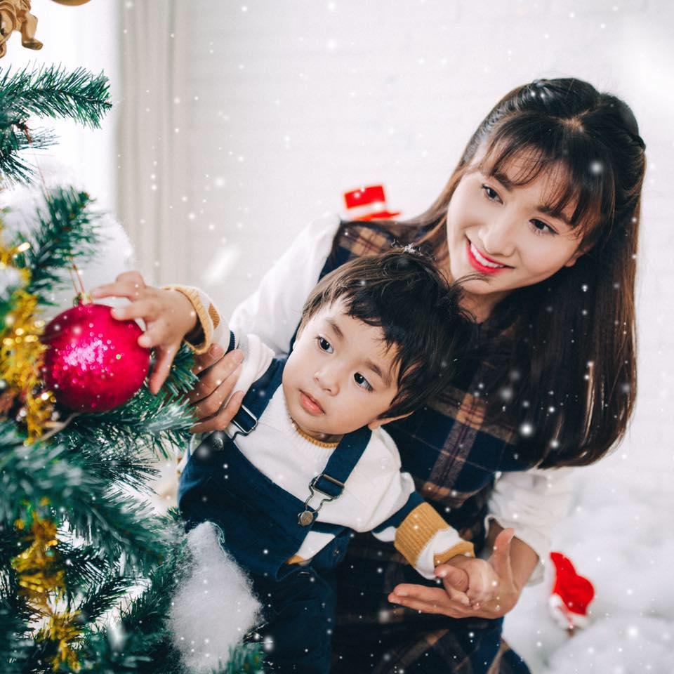 Sao Việt rộn ràng đón Giáng sinh bằng hàng ngàn khoảnh khắc ấm áp-9