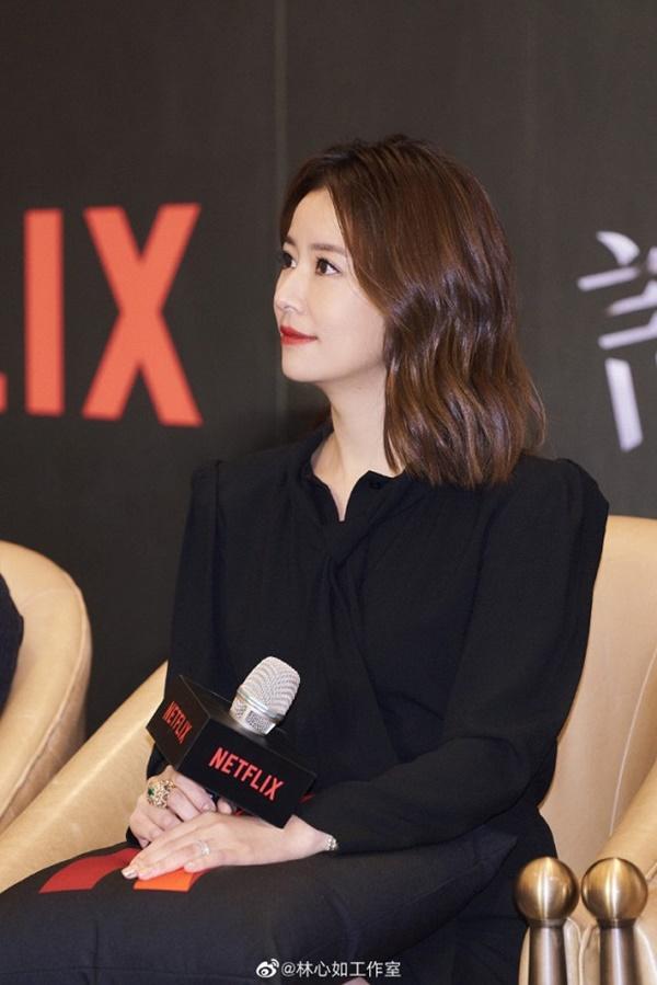 Dính tin đồn bị Hoắc Kiến Hoa đánh đập, Lâm Tâm Như đi làm công nhân vệ sinh-5