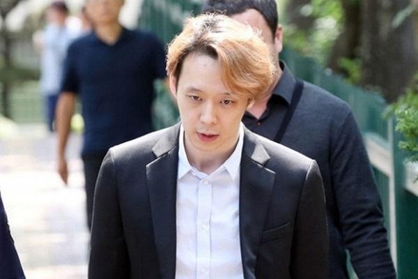 Từ idol thuần khiết đến kẻ tội đồ Kbiz, Park Yoochun (JYJ) giả dối như thế đó!-6