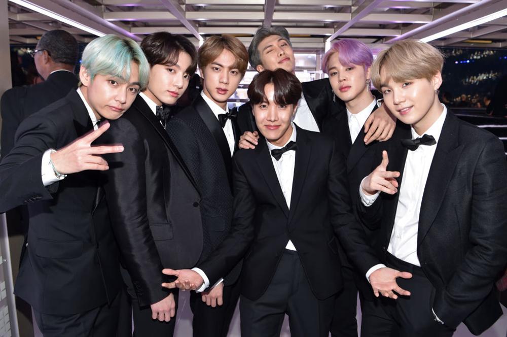 Fan BTS sởn da gà khi thầy bói phán 2020 là năm khó thoát nạn đen tối của Jin và Jungkook-1