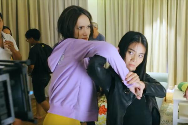 Hương Giang hóa thân thành đả nữ, đối đầu Hân tiểu tam trong cuộc thi nhan sắc-10