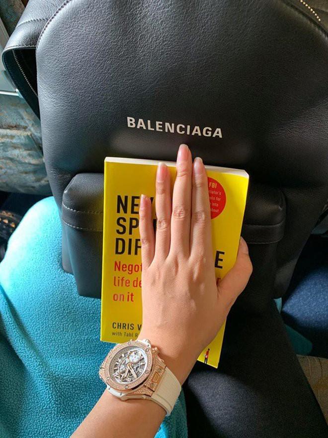 Không hổ danh là đại gia của chính mình, Mai Phương Thúy tậu đồng hồ 1,7 tỷ mừng Giáng sinh-5