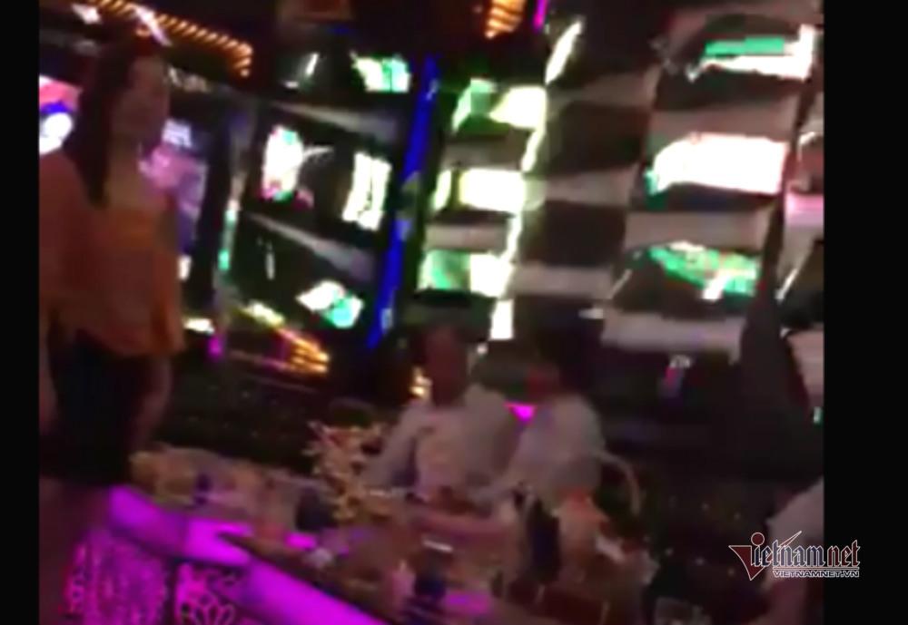 Nghi vấn Viện trưởng KSND ở Đắk Lắk đi hát karaoke ôm bị quay clip-3