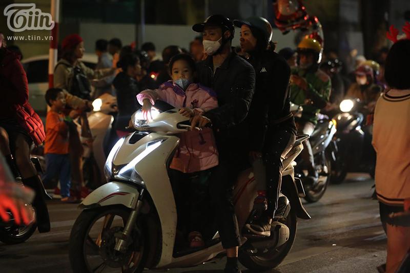 Đường phố Hà Nội - Sài Gòn đông ná thở đêm Giáng sinh-2