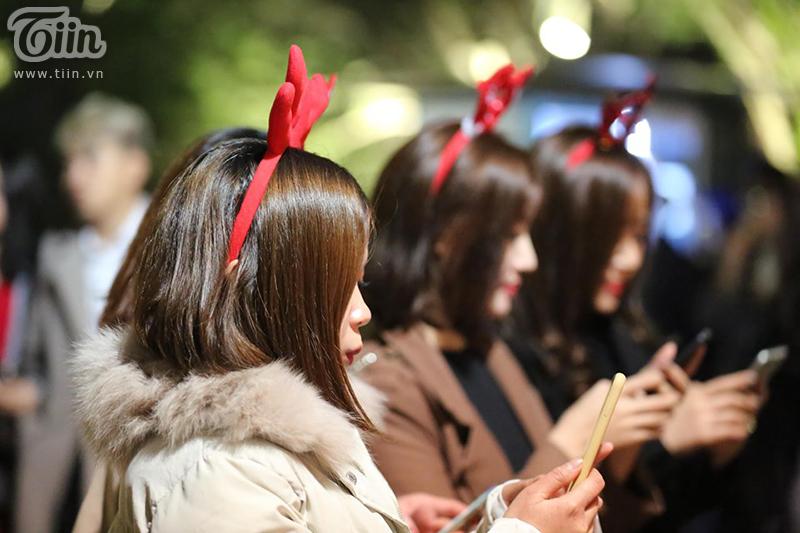 Đường phố Hà Nội - Sài Gòn đông ná thở đêm Giáng sinh-4