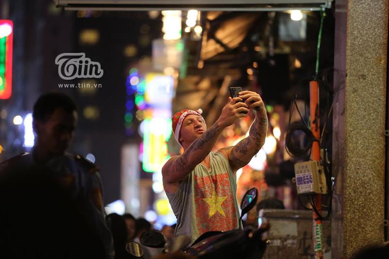 Đường phố Hà Nội - Sài Gòn đông ná thở đêm Giáng sinh-7