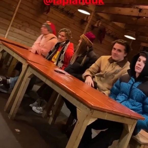 Harper cười không nhặt được miệng vì được gặp ông già Noel-4