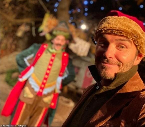 Harper cười không nhặt được miệng vì được gặp ông già Noel-8