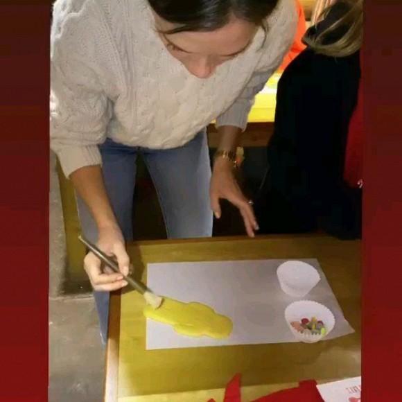 Harper cười không nhặt được miệng vì được gặp ông già Noel-9