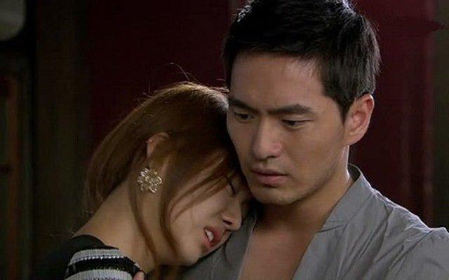 Tân hôn nằm cạnh chồng, nửa đêm giật mình tỉnh dậy thấy người này ngồi bên-2