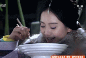 Những màn vừa ăn vừa khóc của sao Hoa ngữ khiến khán giả cảm động-2