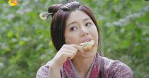 Những màn vừa ăn vừa khóc của sao Hoa ngữ khiến khán giả cảm động-5