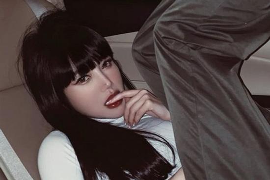 Gương mặt Elly Trần khác lạ đến mức chẳng thể nhận ra