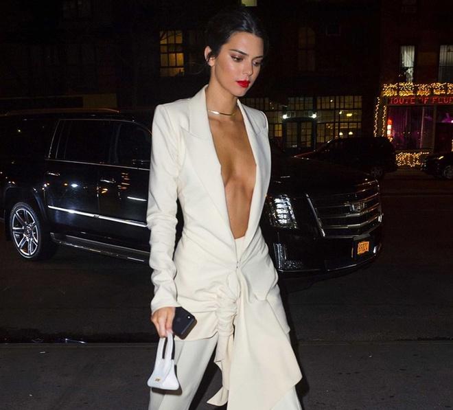 Mặc quần thay áo và loạt xu hướng thời trang gây tranh cãi năm 2019-1