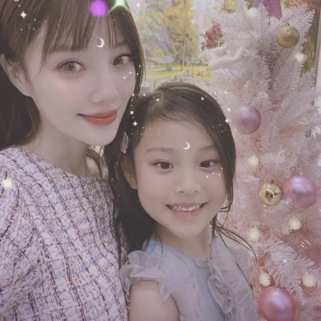 Lý Tiểu Lộ khoe ảnh cùng con, cư dân mạng nhận xét Điềm Hinh ngày càng giống Giả Nãi Lượng-5