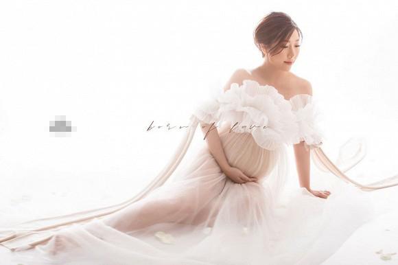 Bụng bầu diện váy xuyên thấu, em gái Trấn Thành bị chỉ ra điểm khó tin trong bộ ảnh mới đăng tải-3