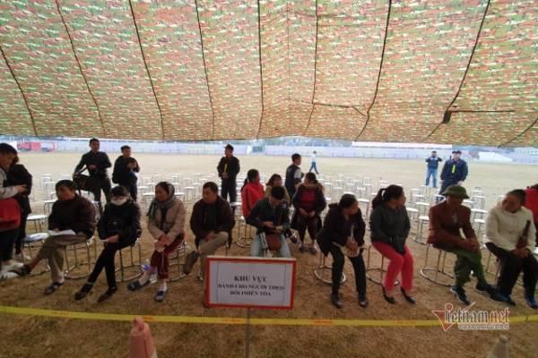 Nóng: Bố và chị gái nữ sinh giao gà đến tòa từ sáng sớm, chó nghiệp vụ cũng được huy động-4