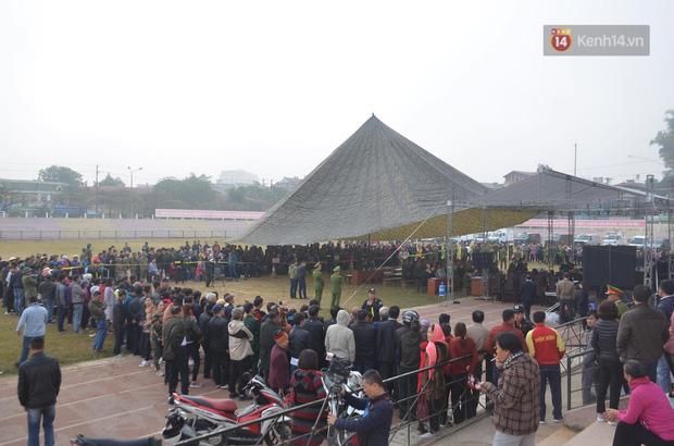 Nóng: Bố và chị gái nữ sinh giao gà đến tòa từ sáng sớm, chó nghiệp vụ cũng được huy động-5