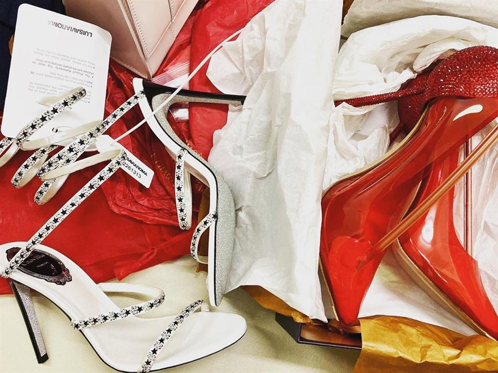 Ninh Dương Lan Ngọc khẳng định bên ngoài xinh đẹp, bên trong nhiều tiền với chiếc nhẫn kim cương siêu khủng-2