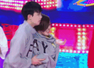 Em trai quốc dân Ngô Lỗi gây bão với đôi tay lịch thiệp chuẩn soái ca-5