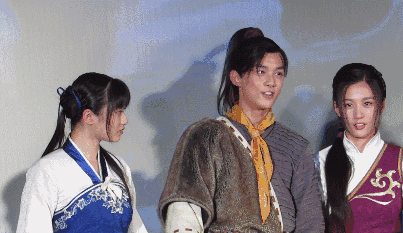 Em trai quốc dân Ngô Lỗi gây bão với đôi tay lịch thiệp chuẩn soái ca-8