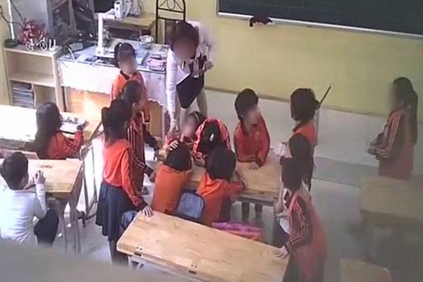 Vụ cô giáo ở Thủ đô nghi đánh, giật tóc, xé vở, đạp vào bụng học sinh: Nhà trường gấp rút mời phụ huynh-1