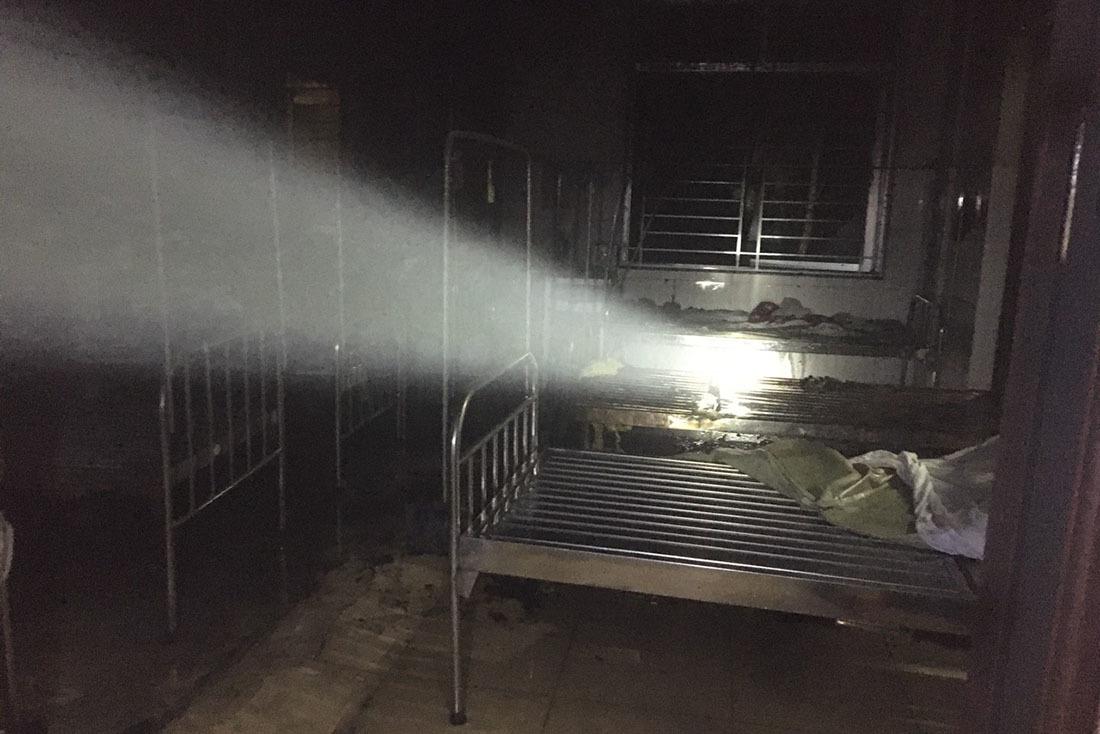 Nam bệnh nhân nghi đốt phòng bệnh, khống chế nữ điều dưỡng-1