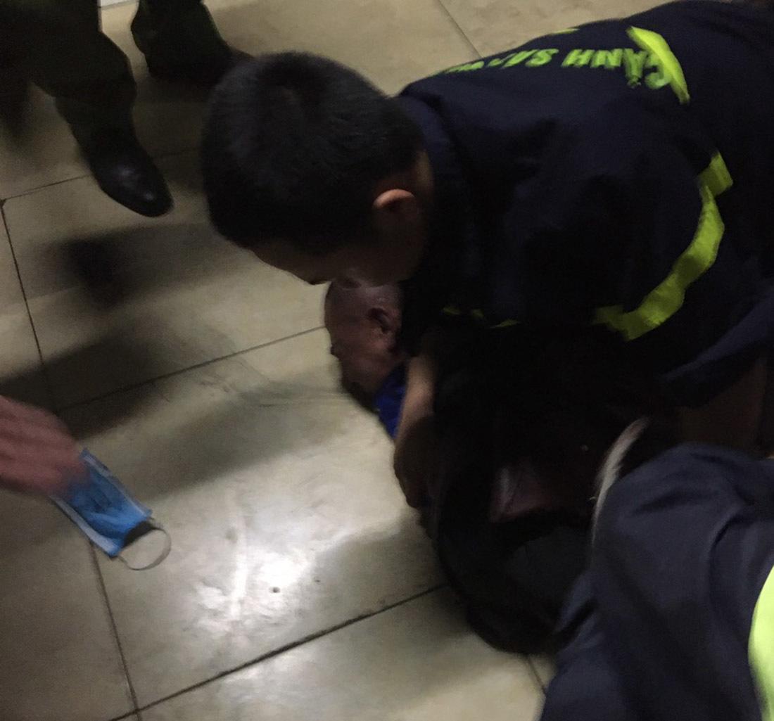 Nam bệnh nhân nghi đốt phòng bệnh, khống chế nữ điều dưỡng-3