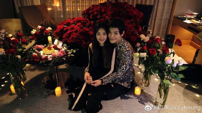 Hướng Tả - Quách Bích Đình kỷ niệm một năm phải lòng nhau-1