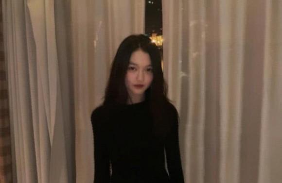 Không chỉ sành điệu, con gái 13 tuổi của Vương Phi còn gây sốt với chiều cao đáng ngạc nhiên-4